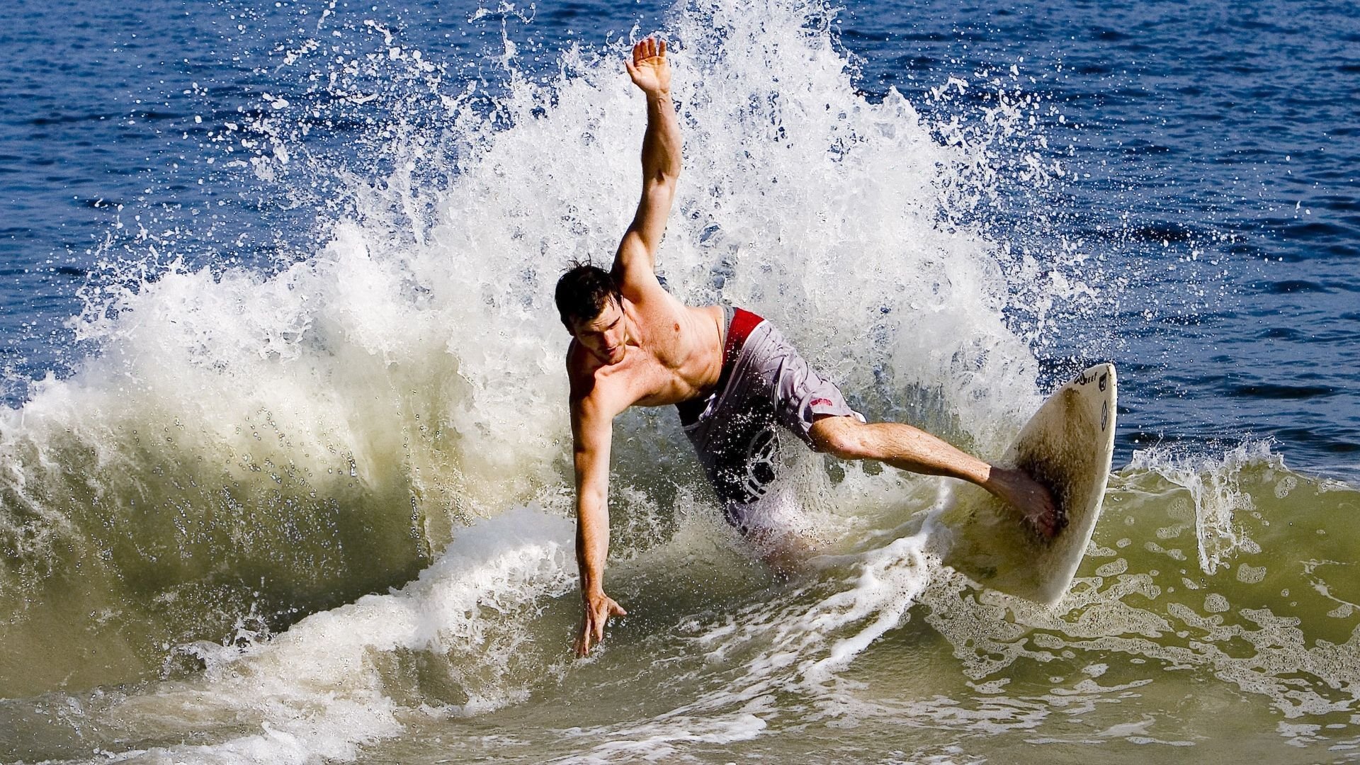 全国游泳短池锦标赛纪录被刷新，年轻运动员前景又添光彩，第十四届短池游泳世锦赛